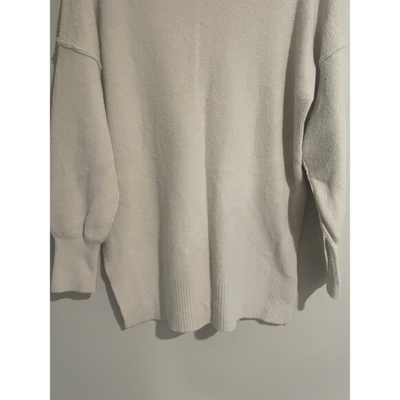 Abercrombie & Fitch Soft A&F Collection Crew Soft V-Neck Sweater - Picture 10 of 12